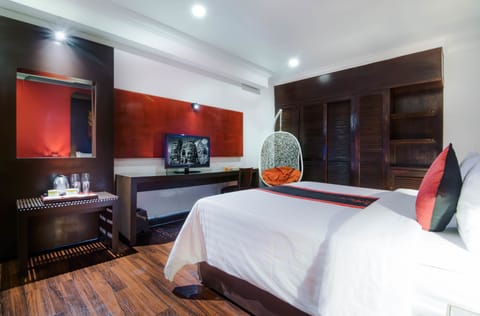 Junior Suite | 1 bedroom, minibar, in-room safe, individually decorated