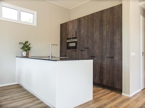 Fridge, microwave, dishwasher, coffee/tea maker