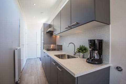 Duinlodge 6 personen | Private kitchen | Fridge, microwave, stovetop, coffee/tea maker