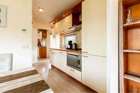 Holiday Home 2 personen | Private kitchen | Fridge, microwave, stovetop, coffee/tea maker