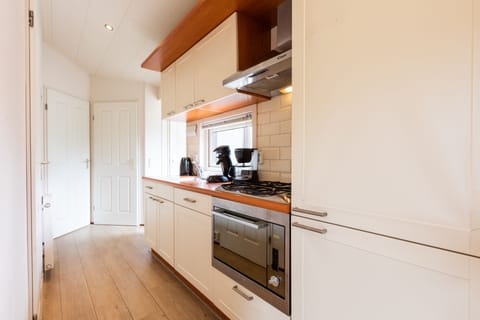 Comfort Room (5 p) | Private kitchen | Fridge, microwave, stovetop, coffee/tea maker