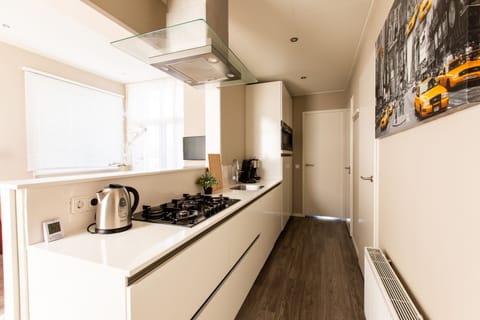 Superieur (For 6) | Private kitchen | Stovetop, dishwasher, coffee/tea maker, electric kettle