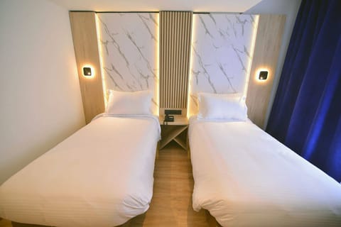 Superior Twin Room | Premium bedding, minibar, in-room safe, desk