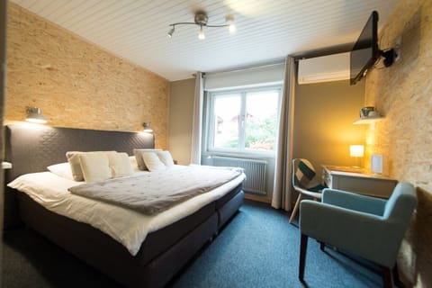 Comfort Room | Premium bedding, in-room safe, desk, soundproofing