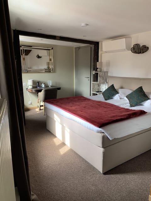 Cosy Room | Premium bedding, in-room safe, desk, soundproofing
