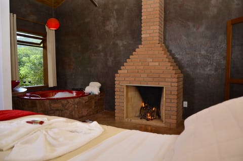 Romantic Suite (Nupcial ) | Minibar, individually decorated, bed sheets