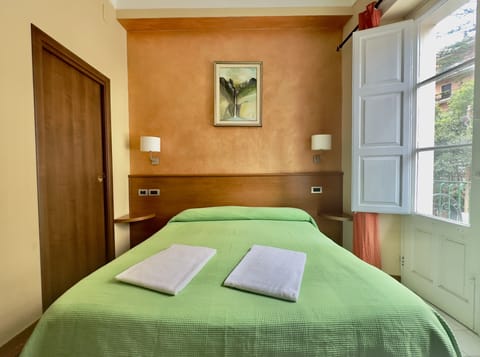 Room, Balcony | Desk, free WiFi, bed sheets