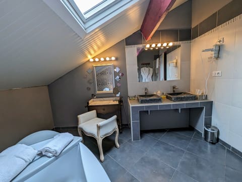 Suite, Ensuite (Suite Charme) | Bathroom