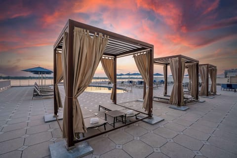 Outdoor pool, free cabanas, pool umbrellas