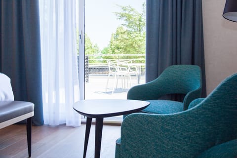 Luxury Double Room, 1 King Bed, Pool View | Premium bedding, memory foam beds, in-room safe, desk