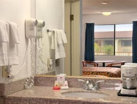 Family Double Room Single Use, 1 Bedroom | Bathroom | Combined shower/tub, hydromassage showerhead, towels, soap