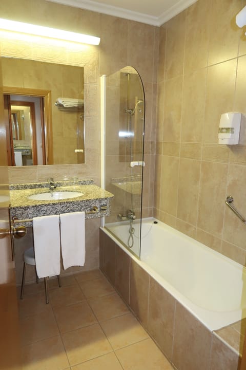 Twin Room (extra bed) | Bathroom | Free toiletries, hair dryer, bidet, towels