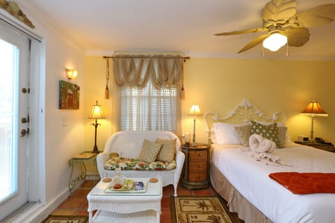Sand Dollar Room (Beach House 1st Floor) | Egyptian cotton sheets, premium bedding, pillowtop beds