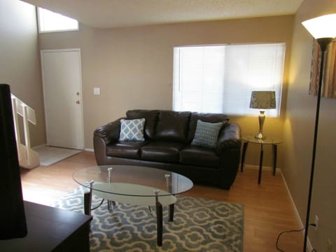1 Bedroom, Townhouse | Living area