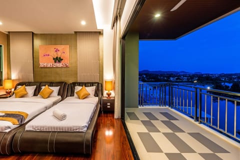 Family Suite (Twin), Balcony | 1 bedroom, hypo-allergenic bedding, minibar, in-room safe