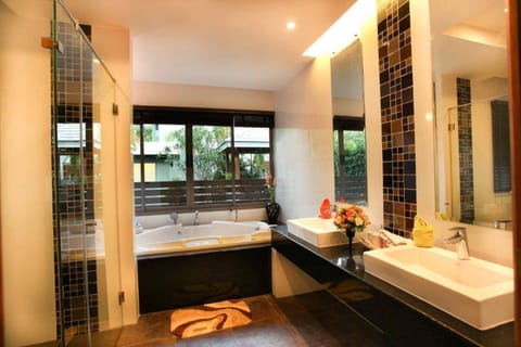 Villa, 3 Bedrooms, Private Pool | Bathroom | Separate tub and shower, free toiletries, hair dryer, bathrobes