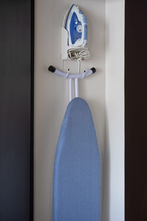 Iron/ironing board