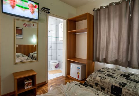 Triple Room | Desk, free WiFi, bed sheets