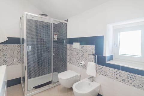 Luxury Penthouse, 1 Bedroom, Sea View, Annex Building | Bathroom | Shower, free toiletries, hair dryer, bathrobes