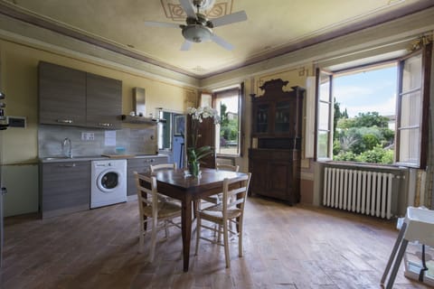 Family Apartment, 3 Bedrooms, Hill View | Private kitchen