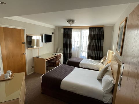 Standard Room, 2 Twin Beds, Accessible, Non Smoking | Desk, laptop workspace, blackout drapes, soundproofing