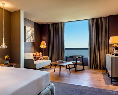 Room, 2 Twin Beds, River View | Minibar, in-room safe, desk, blackout drapes