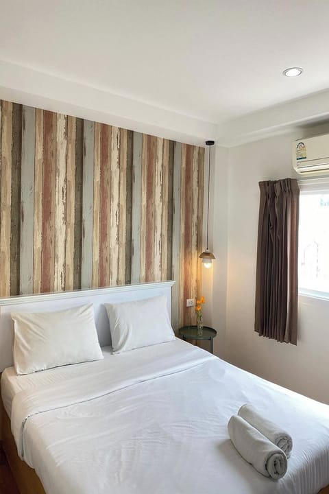 Standard Room with AirCon | Desk, free WiFi, bed sheets