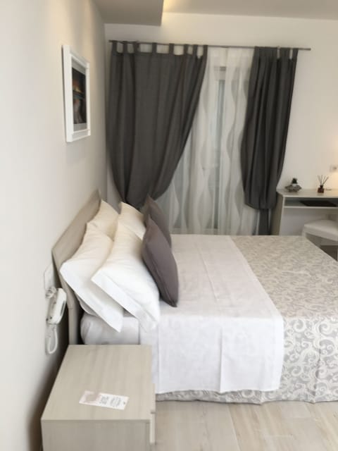 Comfort Double Room, Private Bathroom | Minibar, in-room safe, desk, laptop workspace