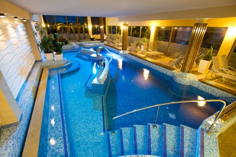 Indoor pool, seasonal outdoor pool, sun loungers