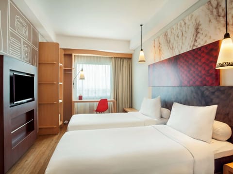 Superior Room, 2 Twin Beds | In-room safe, desk, free WiFi, bed sheets