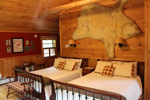 Deluxe Single Room, Fireplace (Bear Room) | 1 bedroom, individually decorated, individually furnished, desk