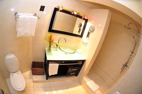 City Studio | Bathroom | Shower, free toiletries, towels