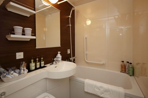 Combined shower/tub, free toiletries, hair dryer, slippers