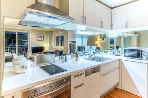 Studio Apartment (Main Floor) | Private kitchen | Full-size fridge, microwave, oven, stovetop