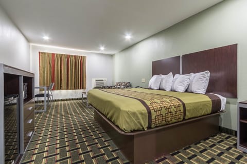 Deluxe Suite, 1 King Bed | Individually furnished, desk, blackout drapes, iron/ironing board