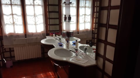 Double Room, Balcony, Garden View | Bathroom | Free toiletries, hair dryer, bathrobes, bidet