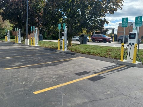 Electric vehicle charging station