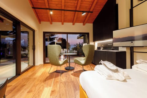 Luxury Studio Suite, Patio, Lake View (Accessible) | Premium bedding, minibar, in-room safe, desk