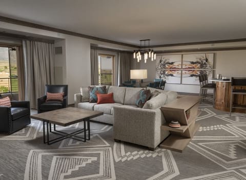 Superior Suite | Living area