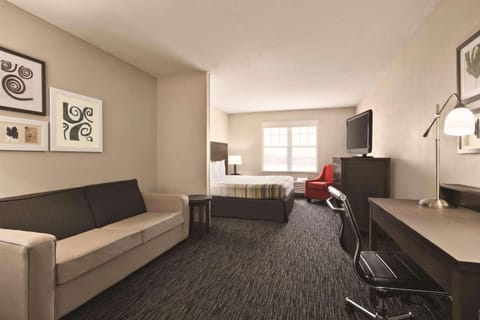 Suite, 1 Bedroom, Accessible, Non Smoking | Premium bedding, in-room safe, soundproofing, iron/ironing board