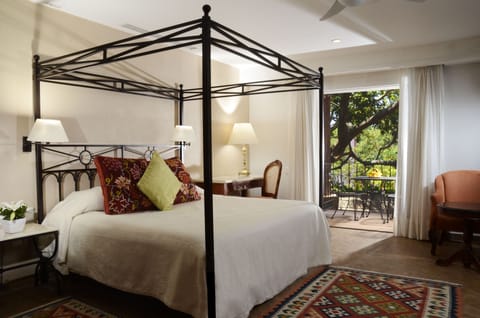Deluxe Room, 1 Queen Bed | Premium bedding, minibar, in-room safe, individually furnished