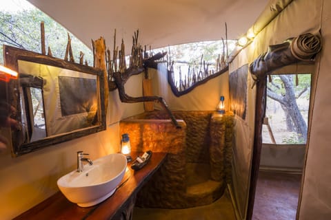 Double Room (Safari Tent) | Bathroom sink