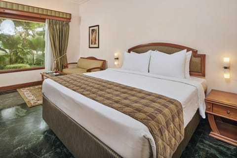 Deluxe Double Room with Garden View | Premium bedding, minibar, in-room safe, desk