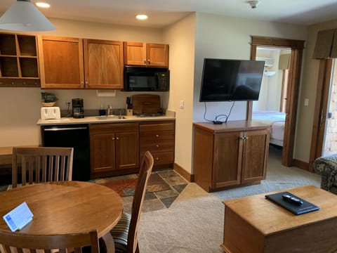 Condo, 1 Bedroom | Private kitchen