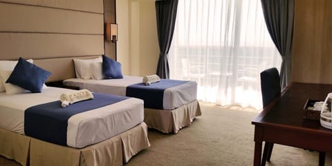 Deluxe Twin Room, 2 Twin Beds, Balcony | Minibar, in-room safe, desk, soundproofing