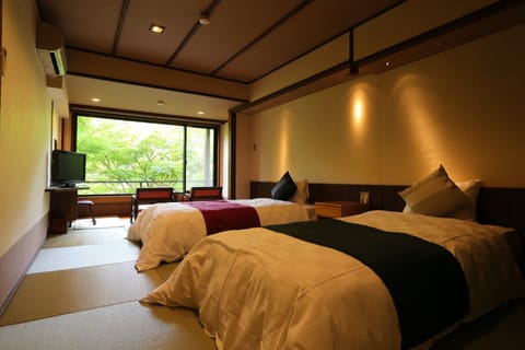 Japanese Twin Bed Room, 10 Tatami mats | Desk, free WiFi, bed sheets