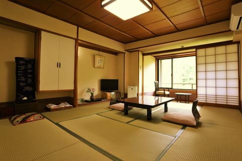 Japanese Room, 10 Tatami mats, Valley Side | Desk, free WiFi, bed sheets