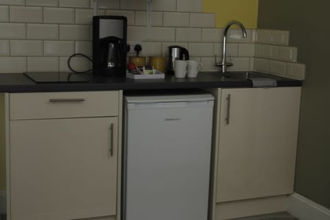 Deluxe Double Room (Great Orme) | Private kitchen | Fridge, coffee/tea maker, electric kettle