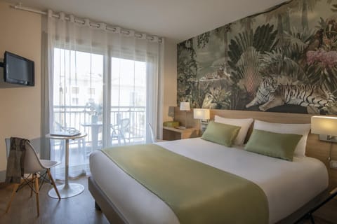 Double Room, Terrace | Select Comfort beds, in-room safe, individually decorated