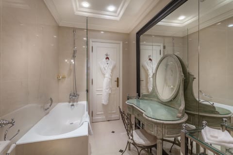 Luxury Suite | Bathroom | Combined shower/tub, deep soaking tub, free toiletries, hair dryer